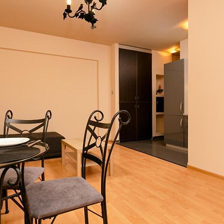 Wola Apartment With Balcony & Close To Metro By Noclegi Renters Warsaw Exterior photo