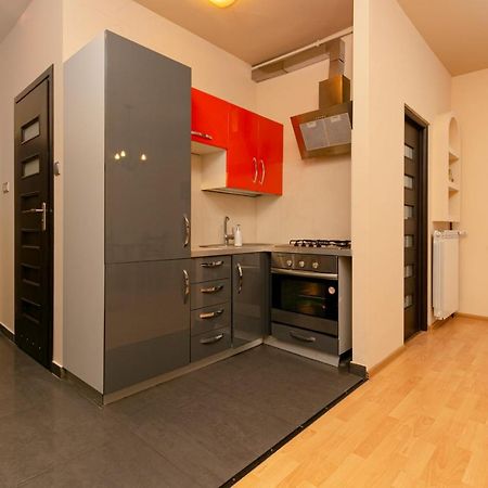 Wola Apartment With Balcony & Close To Metro By Noclegi Renters Warsaw Exterior photo