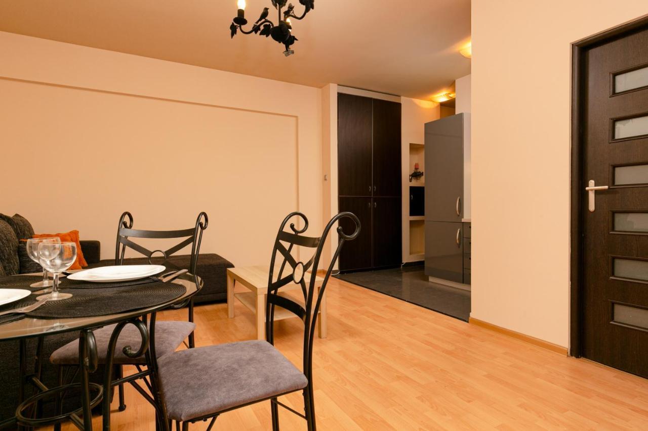 Wola Apartment With Balcony & Close To Metro By Noclegi Renters Warsaw Exterior photo