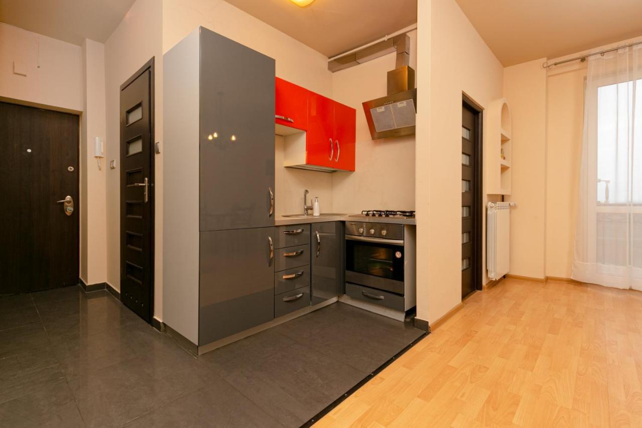 Wola Apartment With Balcony & Close To Metro By Noclegi Renters Warsaw Exterior photo