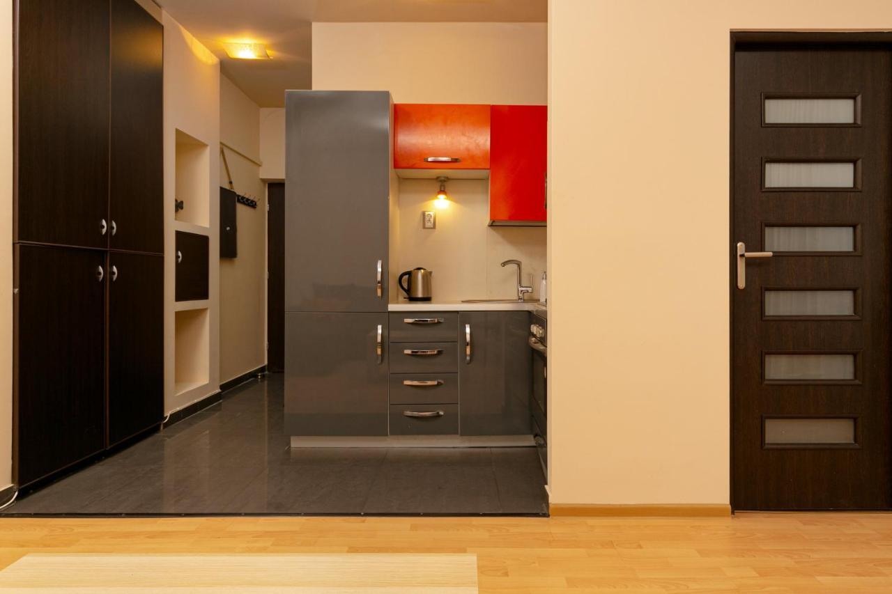 Wola Apartment With Balcony & Close To Metro By Noclegi Renters Warsaw Exterior photo